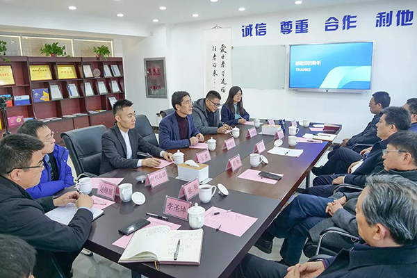 濟南市天橋區委韓偉書記一行蒞臨欣希安藥業調研指導