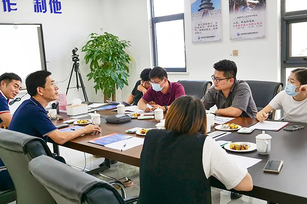 漱玉平民采購DTP事業部經理李玉靜一行蒞臨欣希安藥業參觀交流