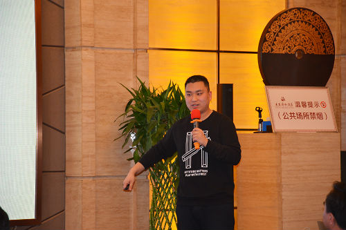 對(duì)優(yōu)秀的合作伙伴進(jìn)行表彰