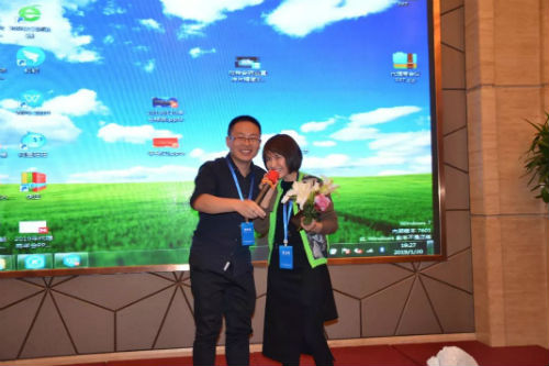 眾多朋友在一片歡樂(lè)和諧的氛圍中，獲得了欣希安送出的精美禮品。